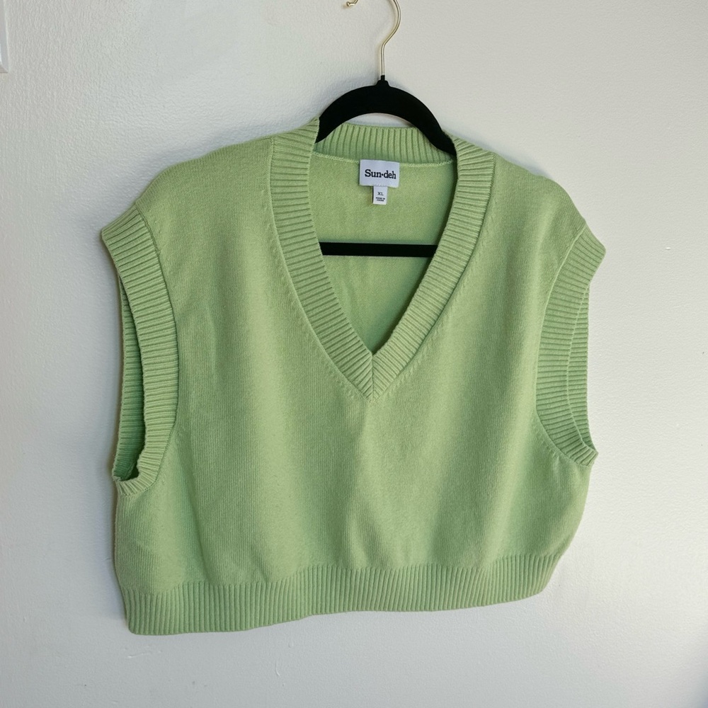 Cropped vest